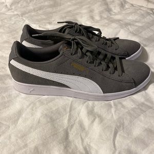 Puma casual tennis shoe